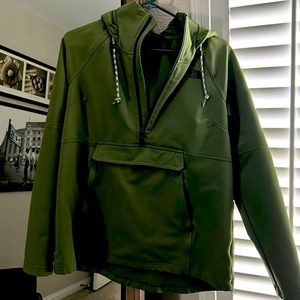 North Face hooded rain pullover. Green. Size M.